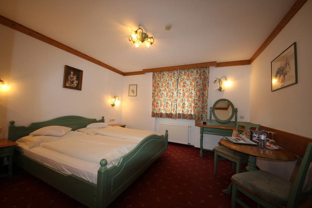 Hotel Garni Laerchenhof Лех-ам-Арльберг Екстер'єр фото
