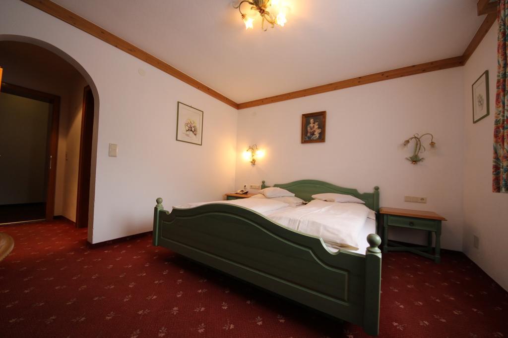 Hotel Garni Laerchenhof Лех-ам-Арльберг Екстер'єр фото