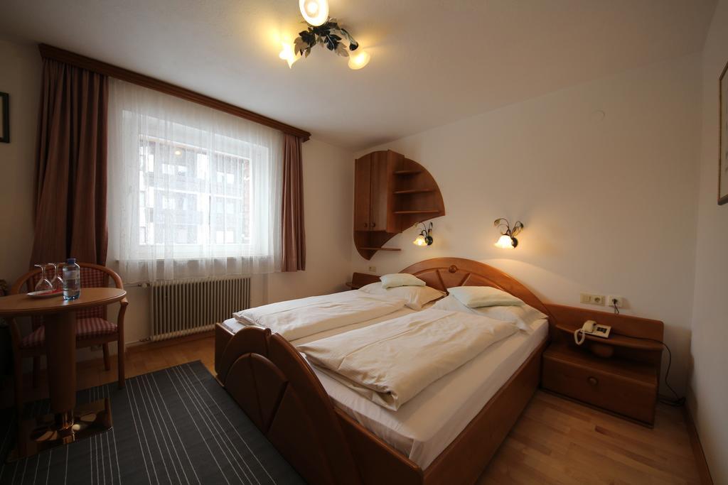 Hotel Garni Laerchenhof Лех-ам-Арльберг Екстер'єр фото